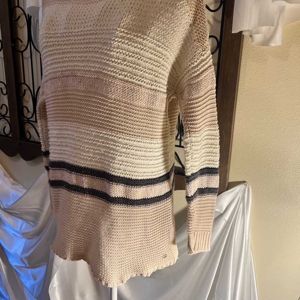 American Eagle Outfitters Cream and Tan Knit Sweater